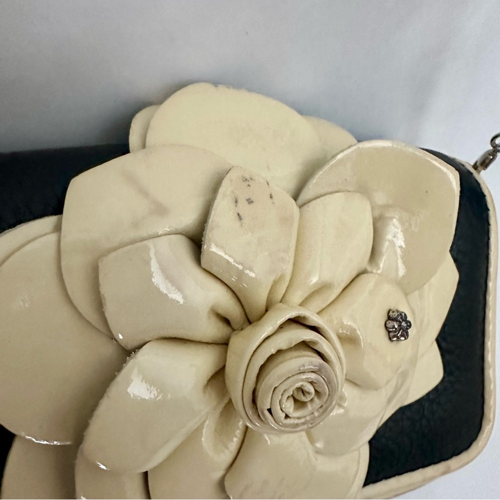 Vintage Brighton Leather Mini Stitched Flower Adjustable Crossbody Purse - Picture 4 of 16